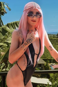 EmilyZaennz Public Pic 4