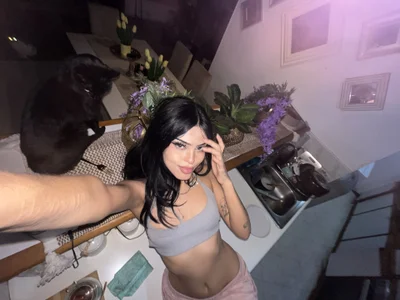 bratystar me at my kitchen at 4am xD รูป  3