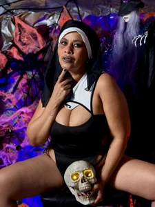 evvaa_moon69 halloween is here Pic 4