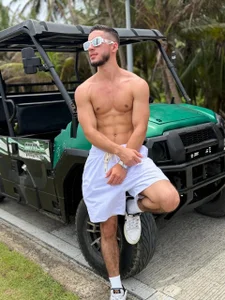 axel_tone in the streets of Sai🌴🏖️ 사진