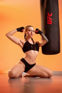 liz_goth Do we train? Pic 3