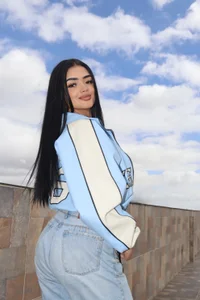 EmmaStonns the sky is more blue, next to u 圖片 2