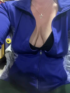 MidWestMilf80: Public ( 7 фото)