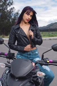 Angela_Rossee Public Pic 4