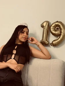 LunaGatesのLet's celebrate my birthday 🎂🥳👑の枚の写真