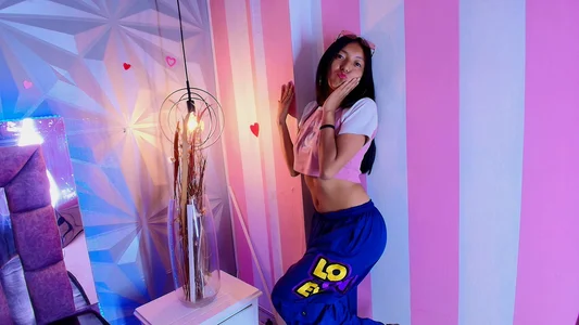 lili_owen a little of me 👀 Pic