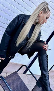 CrazyBitchInLace a storm outside Pic 3