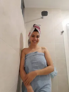 issabellagray in the shower  6টি ছবি