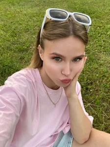 TaiteBayles I stole flowers LOL Pic 2