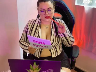 EmmaSymon sexy in the office Pic 6