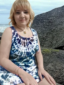 stefanyharper16 woman on the rocks Bilde 6