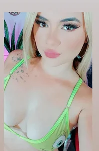 chloejones__ ....  2টি ছবি