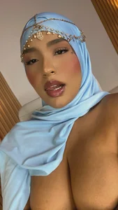 Amira-Zahra Do you like my tits? 😈💦🩵 Immagine 