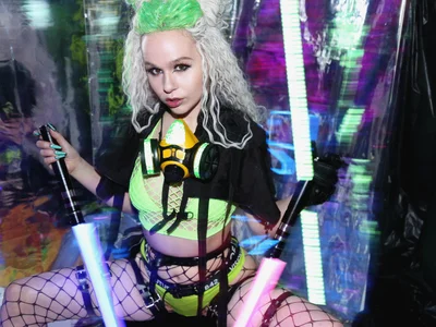 ErikaLust Cyber-Punk Fotka 4