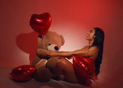 Roxana_gomez Happy Valentine's Day 😈  3টি ছবি