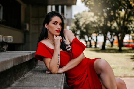 MeganHoffmaan "Red like the fire that I light in you. Ready to burn with me? 😈 #PasiónRoja" Pic