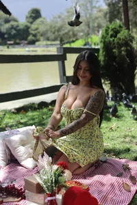 miaa_saenz1 love and friendship 🎈  7টি ছবি