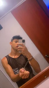 KamiSuarez Free me! I'm so hot! 🔥🔥 Immagine  3