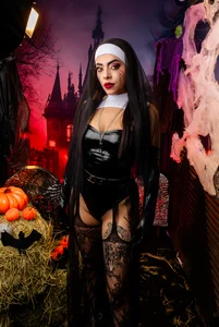 Sin can also be art 🖤🎭 od MiiaaMoonroee  3 snímek