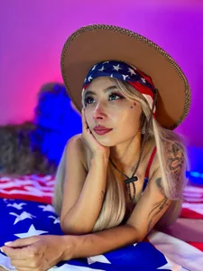 SabrinaSpell_ Hotter Than Fireworks 💙 Hình 2