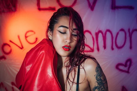 HeidyRousse do you like red? Pic 4