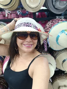 Rebecca_Milf I need vacations Bilde 2