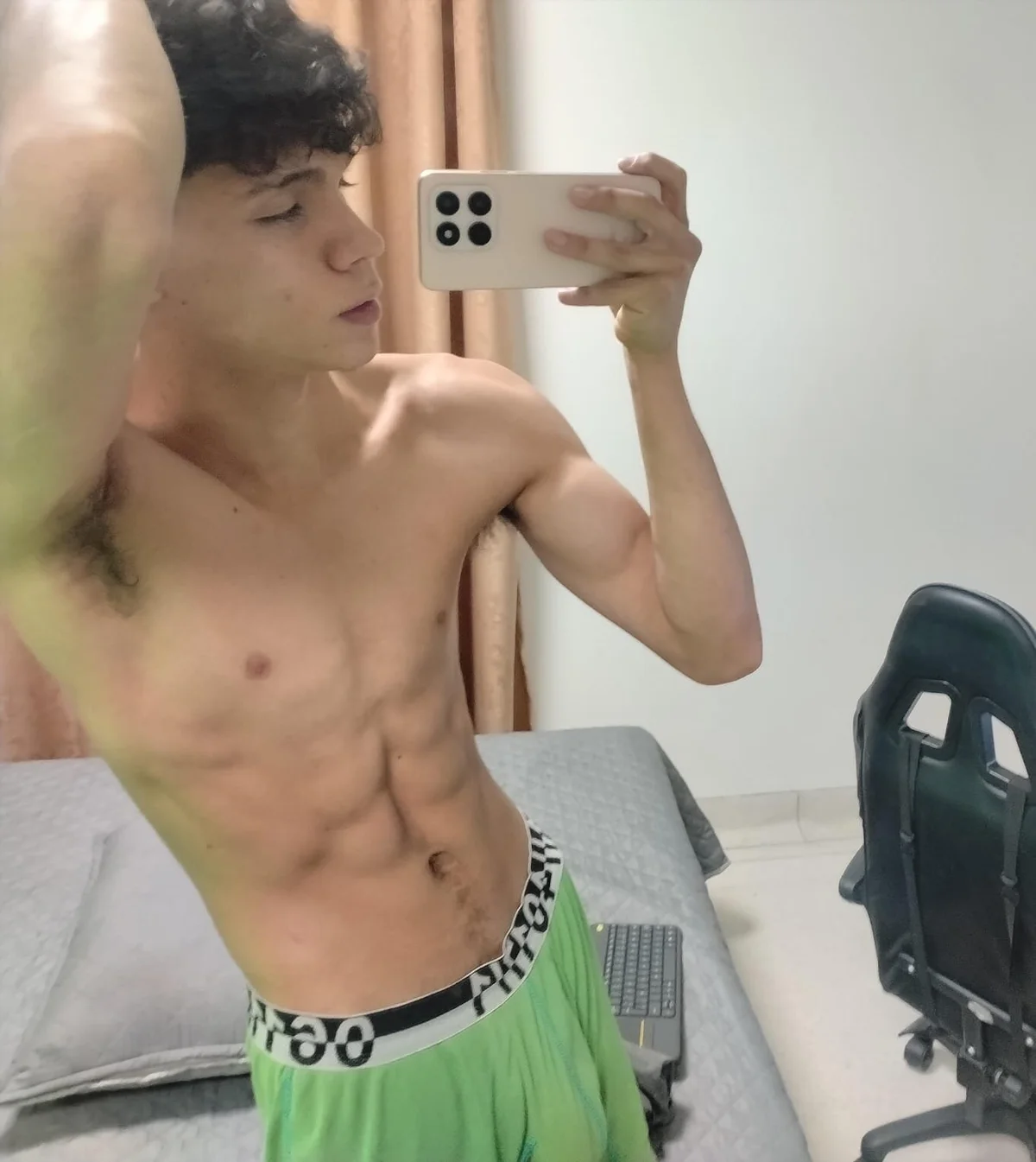 Ithan_Hott adlı kullanıcının viral fotoğrafları:  8933
