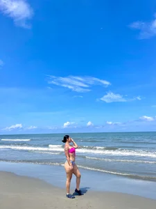 Lulu_Monroe Vacations ☀️🌊🏖️👙 Pic 4
