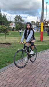 RIDING A BIKE de Pretty_cheer  4 Imagens