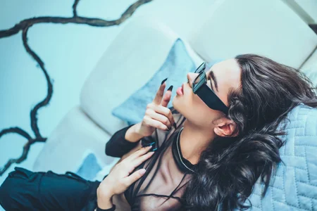 VictoriaMonroee_ Public  5টি ছবি