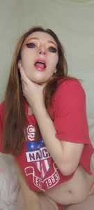 Amber_prada "Look at me... ready to make you throb in this tiny red top 😈 Come play with your naughty girl? 💦" Bilde 5