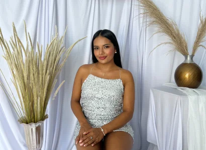 Between lights and elegance👑 od LYA_SWEETX  3 snímek