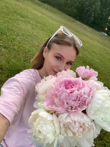 TaiteBayles I stole flowers LOL Pic 3