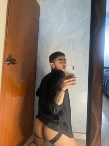 ItsMeEros: Public ( 4 фото)