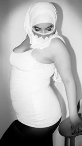 malak_nanyy black & white Pic