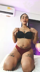 Lia_vuelvet my first day 😈 Pic