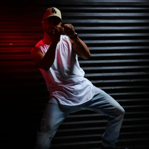 DannSaenz Public  2টি ছবি