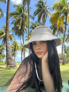 Amy-Saenz on the beach Pic 2