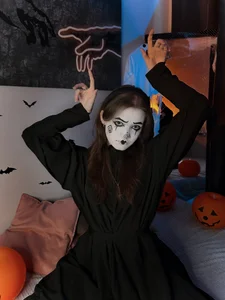 Kiss me if you dare🎃 od Dilara_xBaby  2 snímek