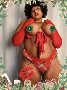 TheeVixxxen Santa bby Pic 3