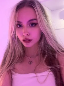 Scarlett_save Public Pic 2