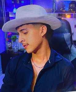 Alan_Del_Reyx Every tI see you, it makes me want to rip off your clothes and kiss you everywhere. Hình 2