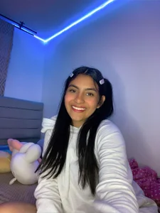 cloe_small ❤️‍🩹 Pic 2