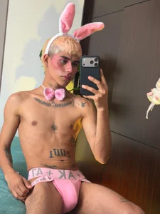 lukasstrong_ I love my new pink look 😻 Poză 2