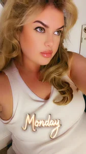 Scottish_Milf_Bella_xo: Public ( 4 фото)