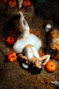 lizziemontana2 👻Trick or kiss?🎃 you choose.😈 Pic 4