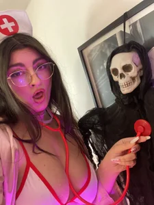 Natasha_Olive Let me be your nurse Immagine  6