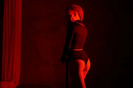 BobbieNibbe: Maya the Badass Queen ( 3 фото)