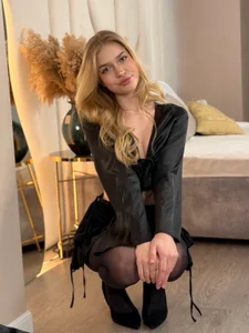 JenniNellson 🖤😘 Pic 5