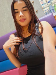 Victoria_vallejo_ cute and funny faces Hình 3